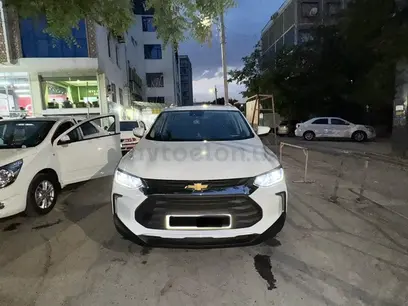 Белый Chevrolet Tracker 2 2023 года, КПП Автомат, в Ташкент за 17 500 y.e. id6335692