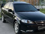 Черный Chevrolet Lacetti, 3 позиция 2023 года, КПП Автомат, в Ташкент за 15 350 y.e. id5025575, Фото №1