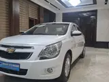 Белый Chevrolet Cobalt, 4 позиция 2022 года, КПП Автомат, в Бухара за 11 750 y.e. id6524448, Фото №1