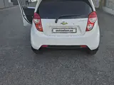 Белый Chevrolet Spark, 4 позиция 2022 года, КПП Автомат, в Андижан за 9 300 y.e. id6489323, Фото №1