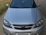 Серебристый Chevrolet Gentra, 1 позиция 2015 года, КПП Механика, в Ташкент за 7 500 y.e. id5026354, Фото №1