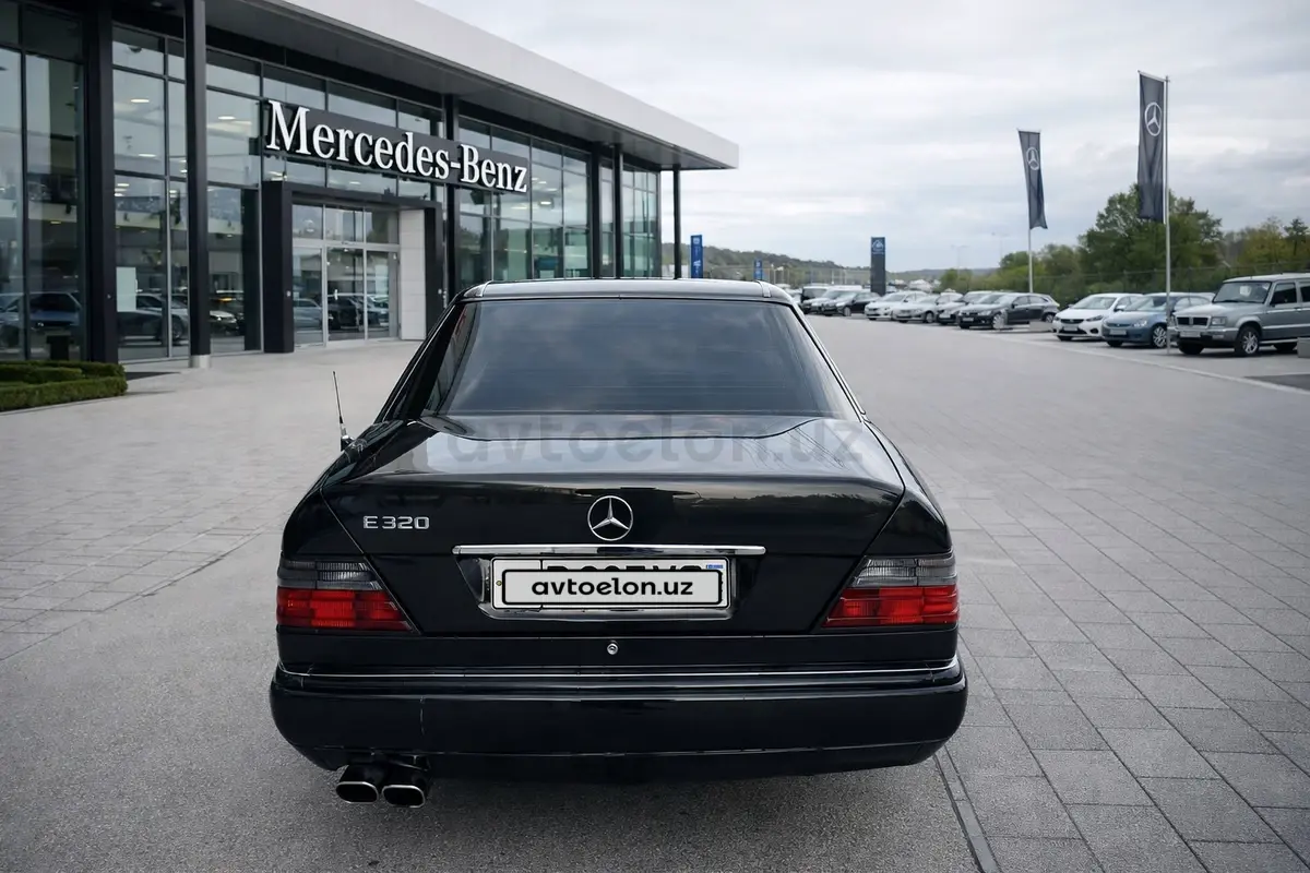Mercedes-Benz E 320 — 2