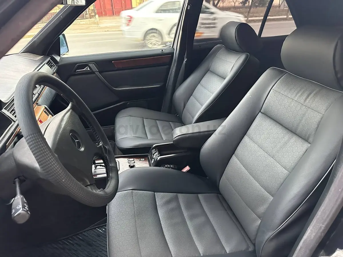 Mercedes-Benz E 320 — 4