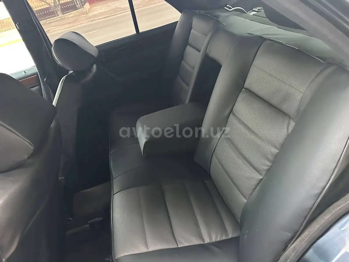 Mercedes-Benz E 320 — 5