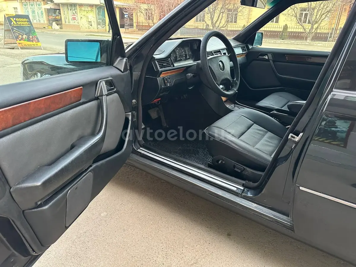 Mercedes-Benz E 320 — 6