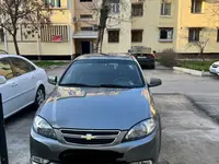 Мокрый асфальт Chevrolet Gentra, 1 позиция 2016 года, КПП Автомат, в Ташкент за 10 300 y.e. id4846741