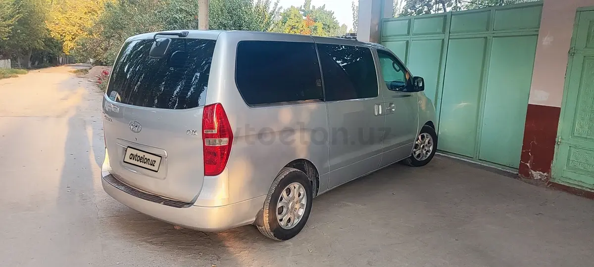 Hyundai Starex — 3