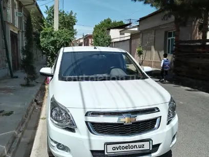 Белый Chevrolet Cobalt, 4 позиция 2022 года, КПП Автомат, в Ташкент за 12 000 y.e. id5002866