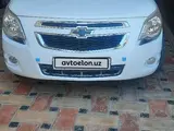 Белый Chevrolet Cobalt, 1 позиция 2014 года, КПП Механика, в Каттакурган за 7 500 y.e. id5218612, Фото №1