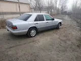 Серый Mercedes-Benz E 200 1995 года, КПП Механика, в Фергана за 6 900 y.e. id6366592, Фото №1