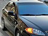 Мокрый асфальт Chevrolet Gentra, 3 позиция 2018 года, КПП Автомат, в Фергана за 11 700 y.e. id5233334