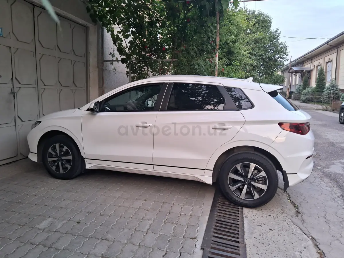 BYD e2 — 2