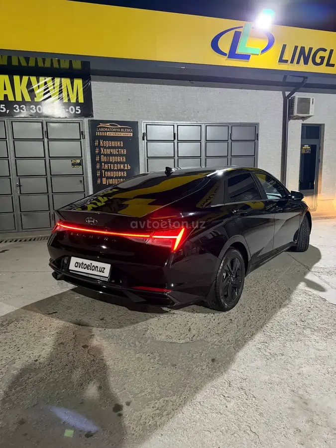 Hyundai Elantra — 2