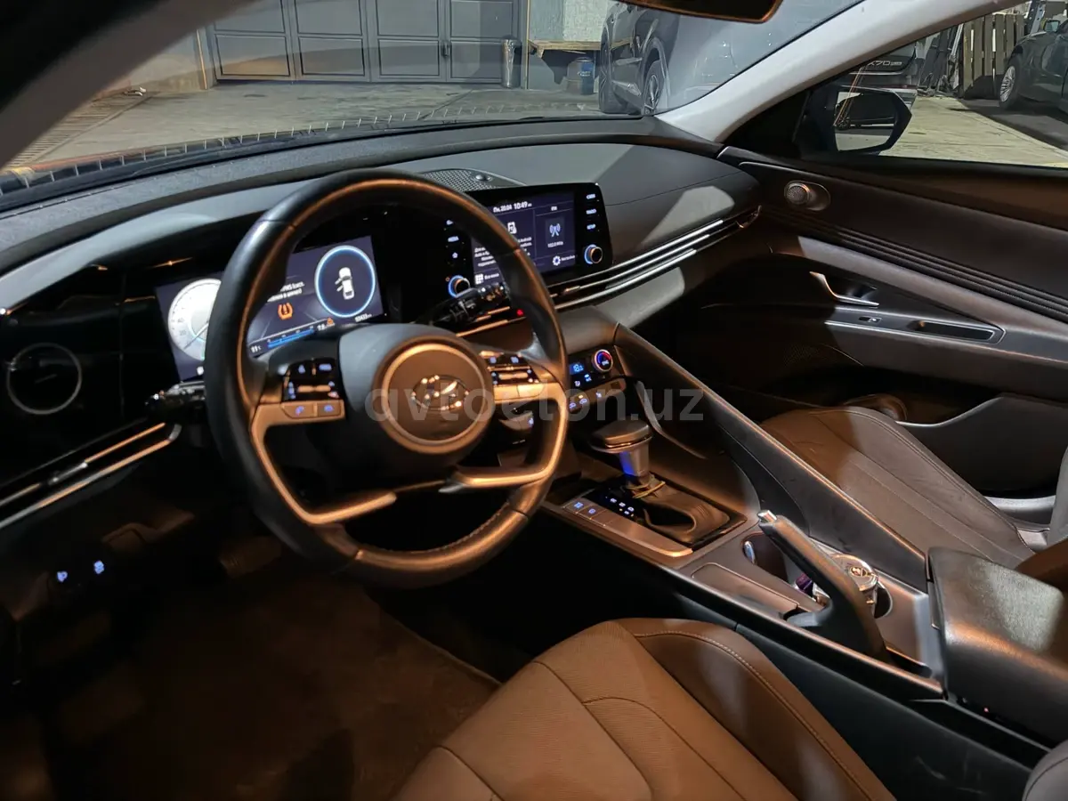 Hyundai Elantra — 3