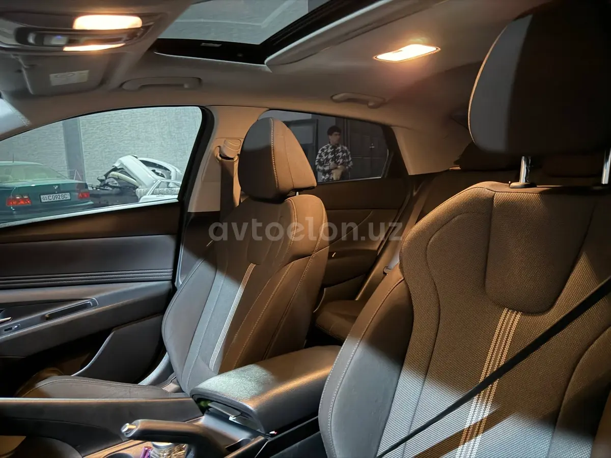 Hyundai Elantra — 5