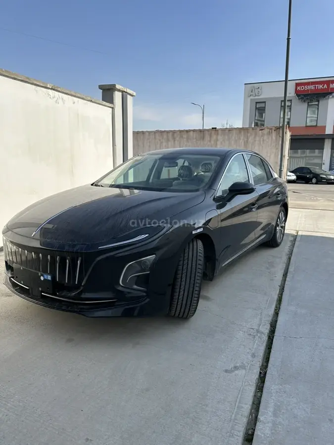 Hongqi E-QM5 2025 — 5