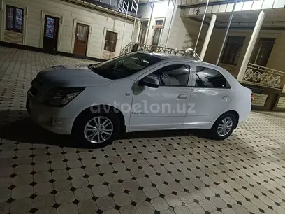 Белый Chevrolet Cobalt, 4 позиция 2021 года, КПП Автомат, в Карши за ~11 472 y.e. id5170747