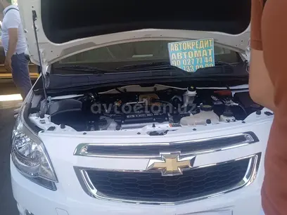 Белый Chevrolet Cobalt, 4 позиция 2023 года, КПП Автомат, в Ташкент за 12 000 y.e. id5134824