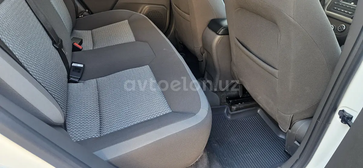 Chevrolet Cobalt 2025 — 3