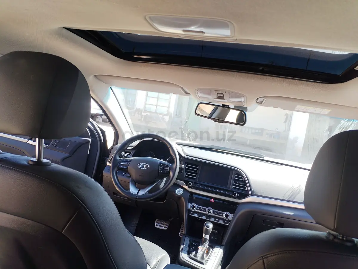 Hyundai Elantra — 10