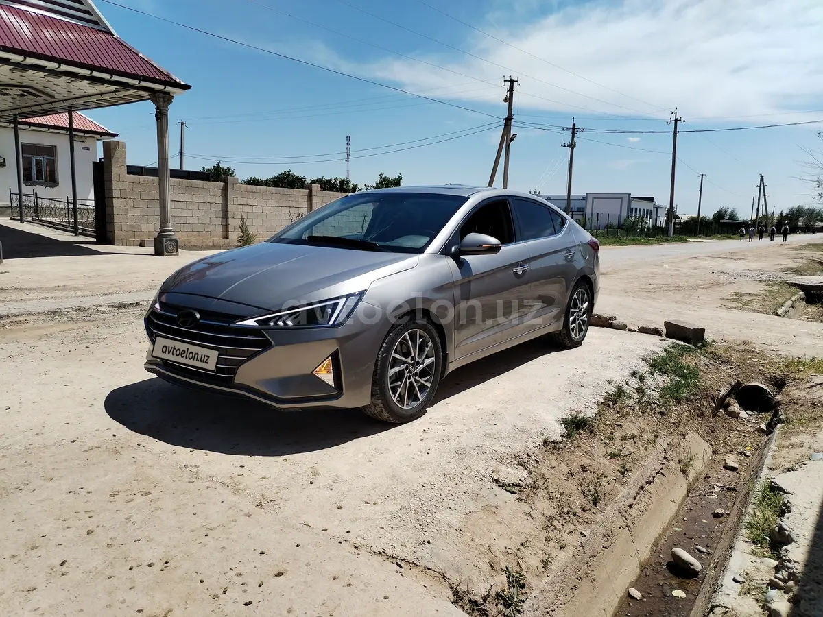 Hyundai Elantra — 2