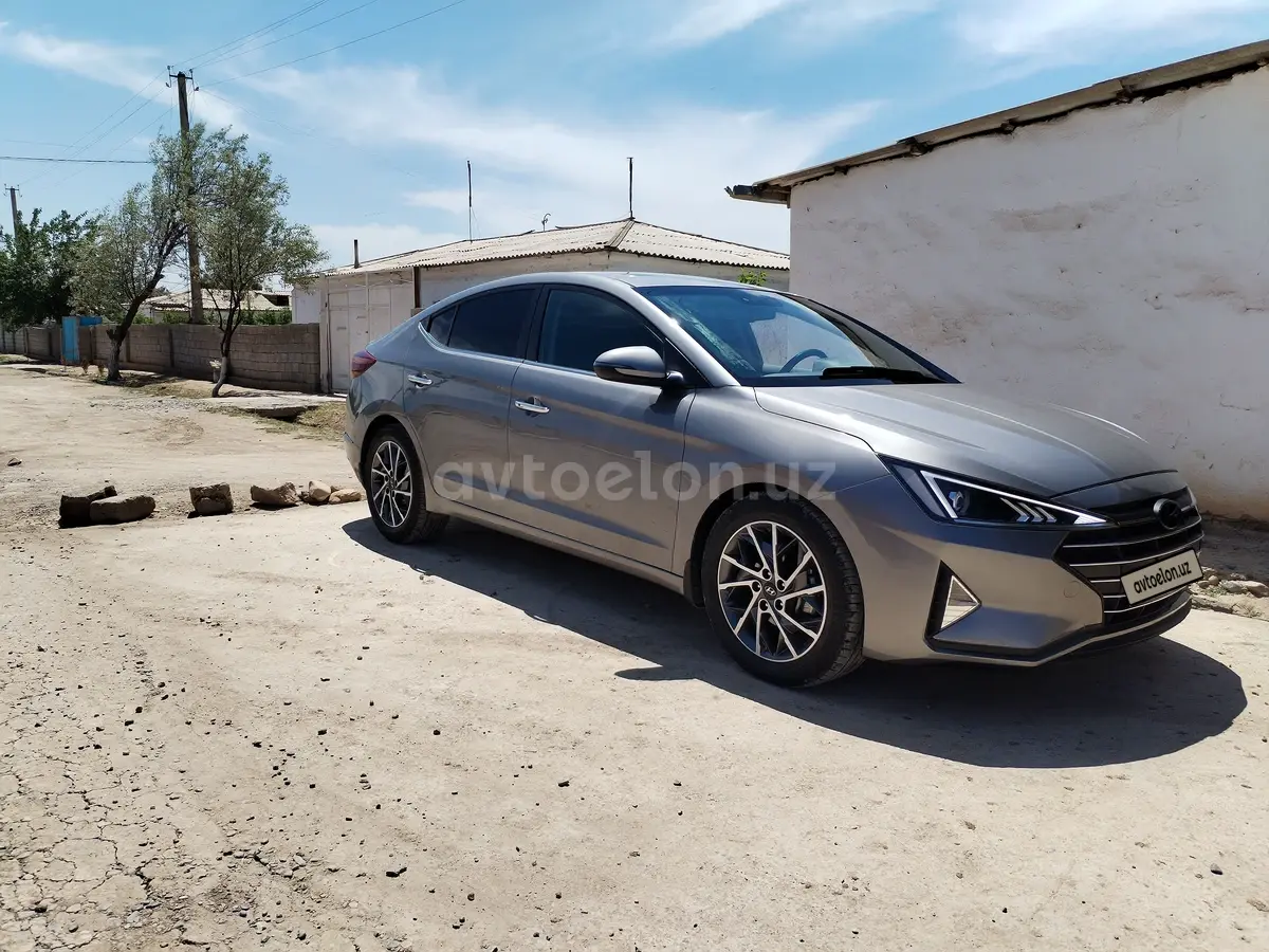 Hyundai Elantra — 3