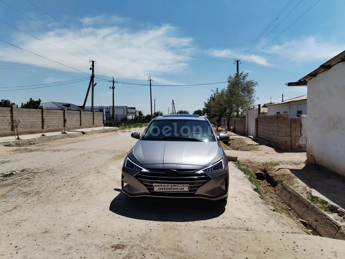 Hyundai Elantra — 6