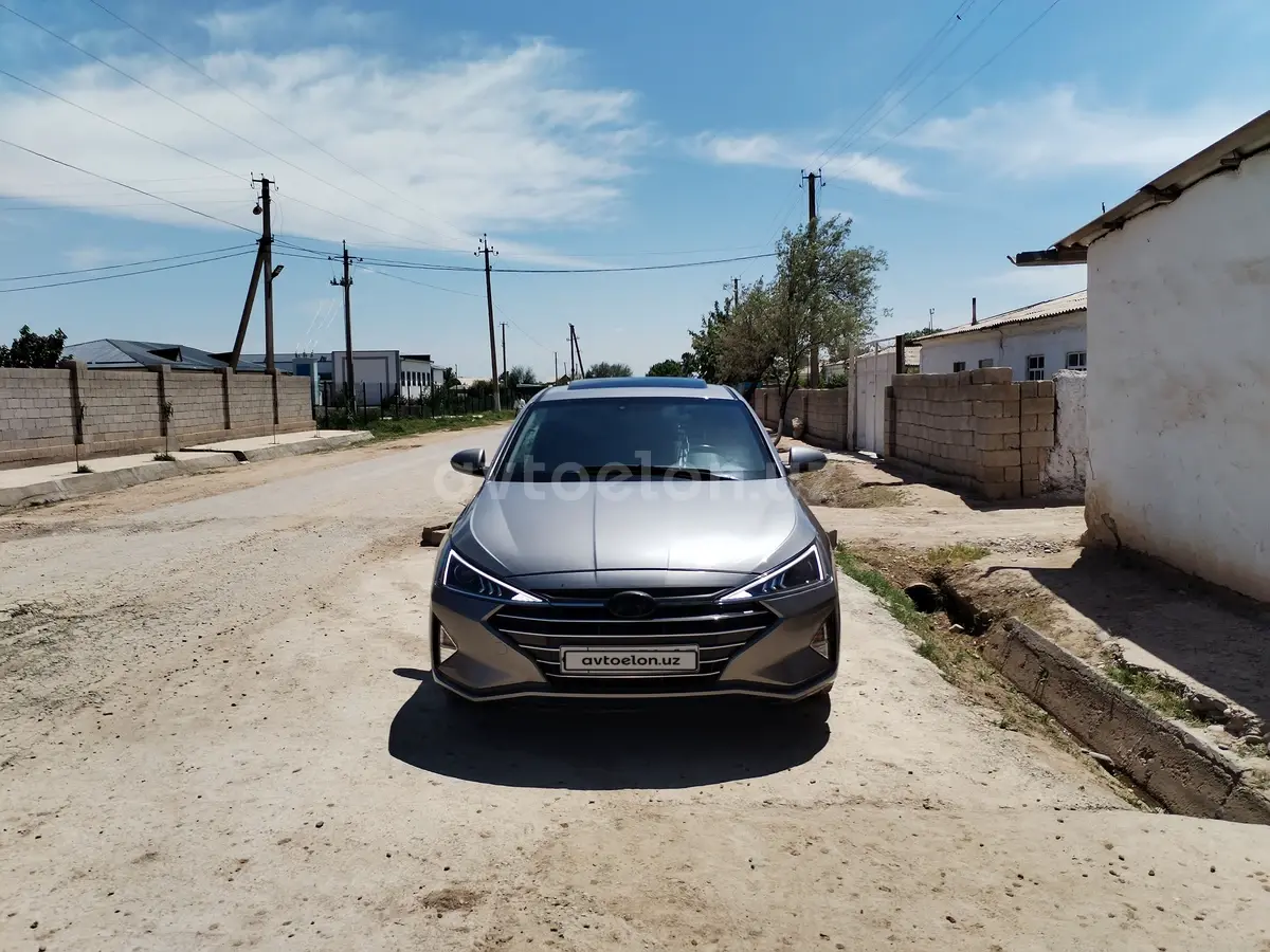 Hyundai Elantra — 8