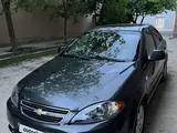 Мокрый асфальт Chevrolet Gentra, 3 позиция 2019 года, КПП Автомат, в Самарканд за 11 700 y.e. id5201887