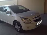 Белый Chevrolet Cobalt, 4 позиция 2018 года, КПП Автомат, в Навои за 8 880 y.e. id6465173, Фото №1