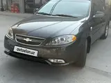 Мокрый асфальт Chevrolet Gentra, 3 позиция 2020 года, КПП Автомат, в Коканд за 10 900 y.e. id6744164, Фото №1