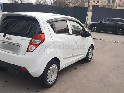 Белый Chevrolet Spark, 2 позиция 2016 года, КПП Механика, в Ташкент за 7 500 y.e. id4426307