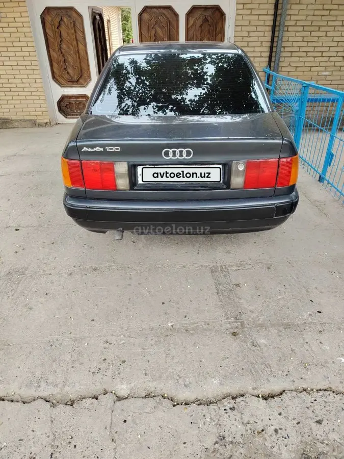 Audi 100 — 2