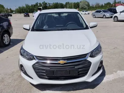Белый Chevrolet Onix 2023 года, КПП Механика, в Самарканд за 12 350 y.e. id5135622