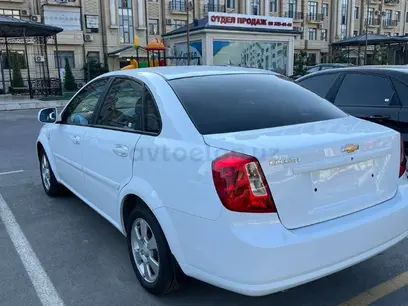 Белый Chevrolet Lacetti, 3 позиция 2024 года, КПП Автомат, в Улугнорский район за ~13 422 y.e. id5224075