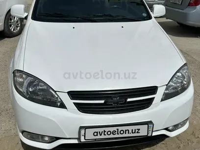 Белый Chevrolet Gentra, 3 позиция 2019 года, КПП Автомат, в Бухара за 13 000 y.e. id4891593