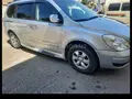 Серебристый Kia Carnival 2006 года, КПП Автомат, в Ташкент за 8 000 y.e. id6442475
