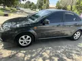 Мокрый асфальт Chevrolet Gentra, 3 позиция 2018 года, КПП Автомат, в Гулистан за 9 900 y.e. id6501747