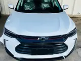 Белый Chevrolet Tracker, 3 позиция 2024 года, КПП Автомат, в Наманган за ~21 985 y.e. id3588578