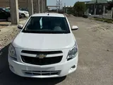 Белый Chevrolet Cobalt, 2 позиция 2022 года, КПП Механика, в Андижанский район за 12 500 y.e. id5206345