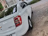 Белый Chevrolet Cobalt, 4 позиция 2021 года, КПП Автомат, в Ташкент за 11 233 y.e. id5228433, Фото №1
