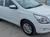 Белый Chevrolet Cobalt, 4 позиция 2024 года, КПП Автомат, в Ургенч за ~12 983 y.e. id5023806