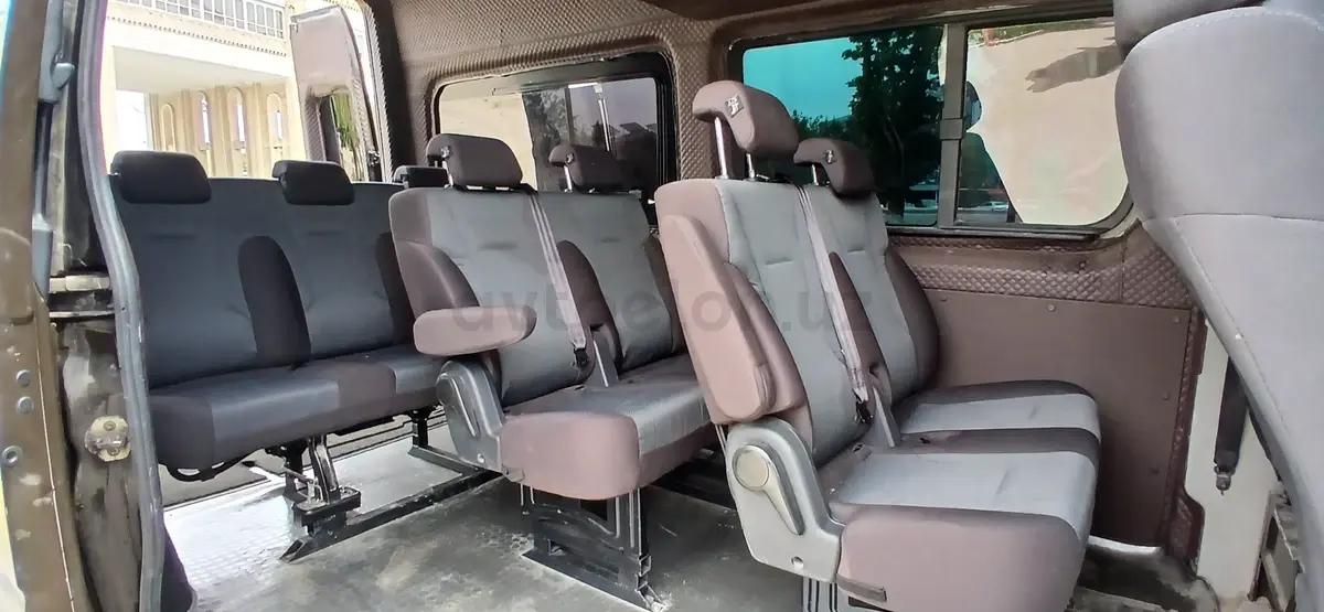 Mercedes-Benz Sprinter — 6