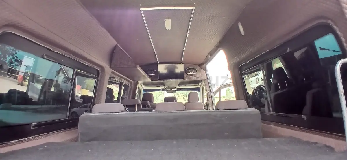 Mercedes-Benz Sprinter — 9