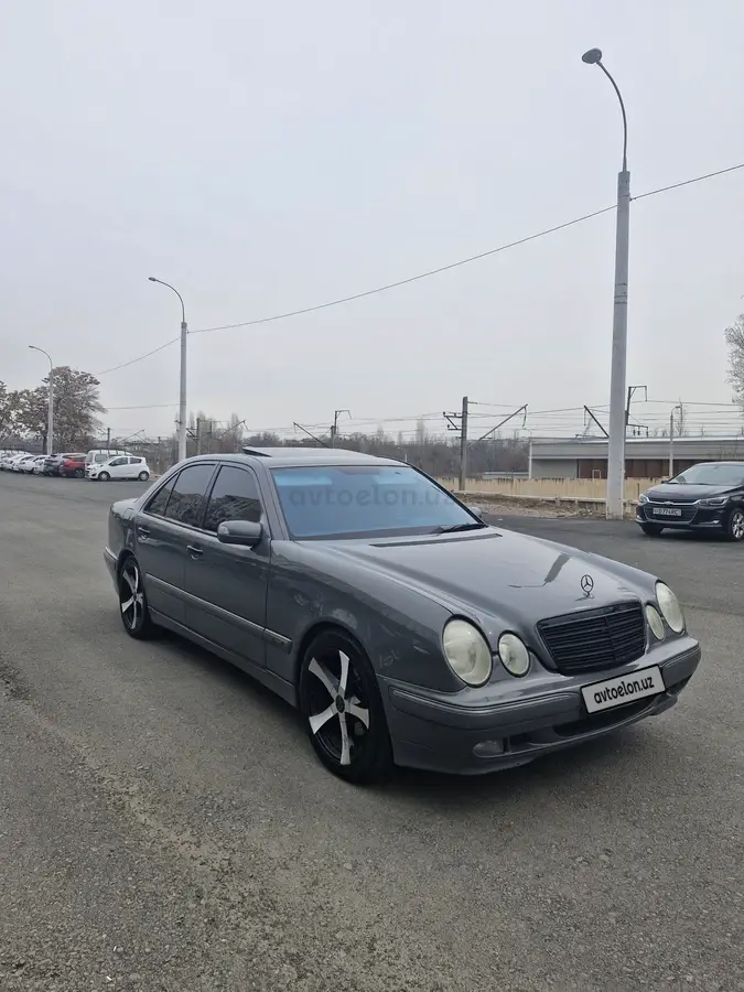 Mercedes-Benz E 200