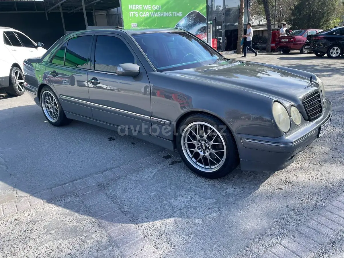 Mercedes-Benz E 200 — 10