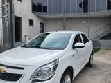 Белый Chevrolet Cobalt, 4 позиция 2023 года, КПП Автомат, в Наманган за 12 500 y.e. id5024158, Фото №1