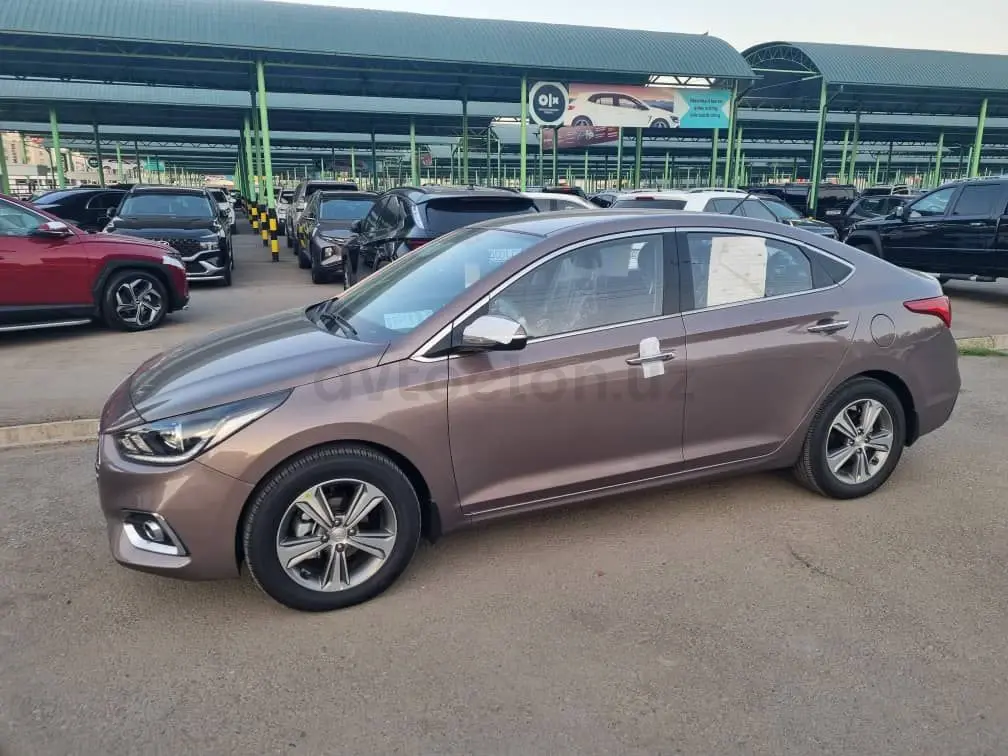 Hyundai Accent — 3