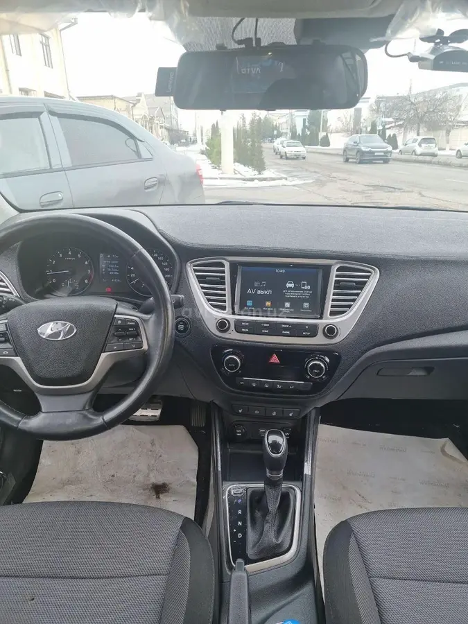 Hyundai Accent — 5