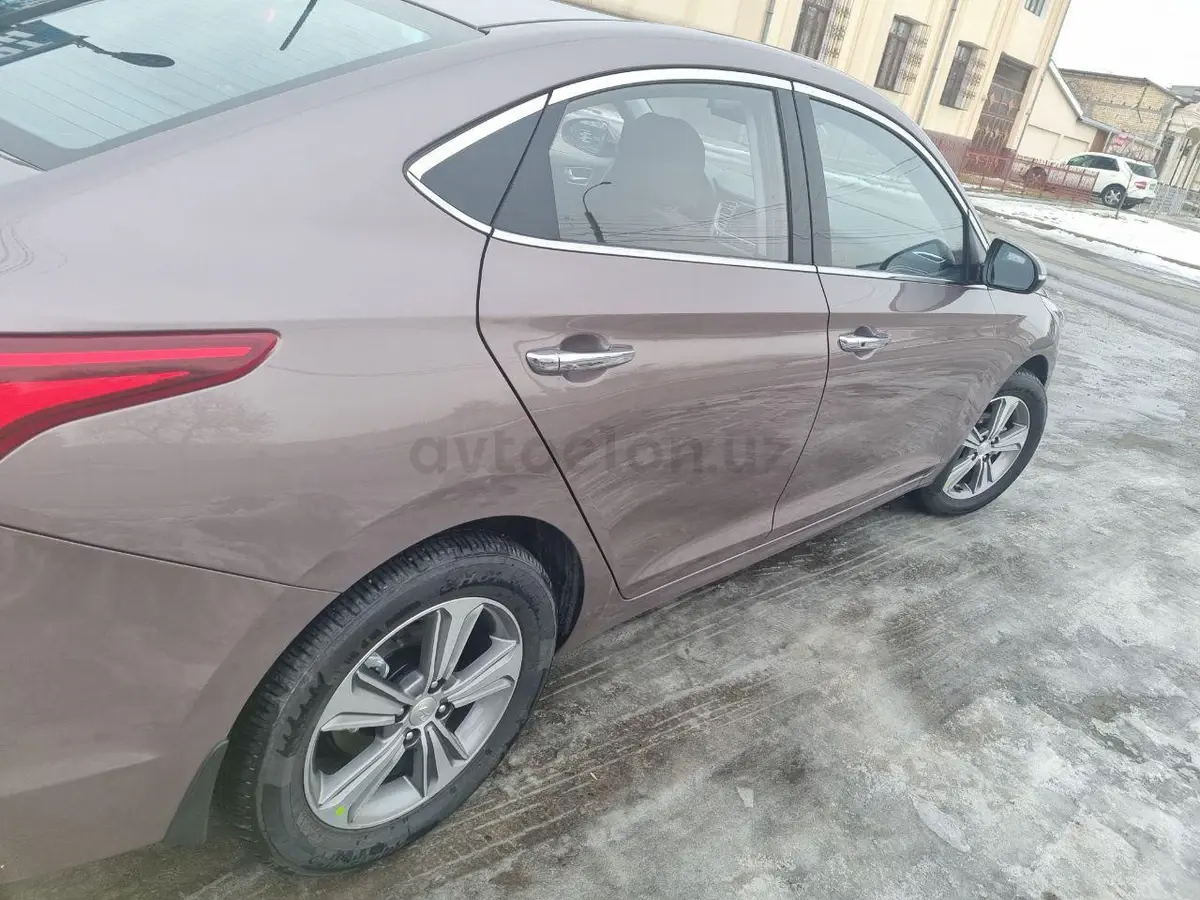 Hyundai Accent — 6